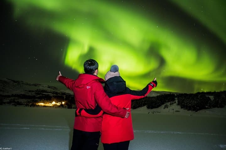 Private Northern lights with photographs