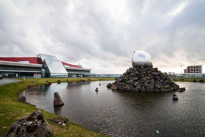 Private Transfer from Reykjavik Hotels to Keflavik Airport