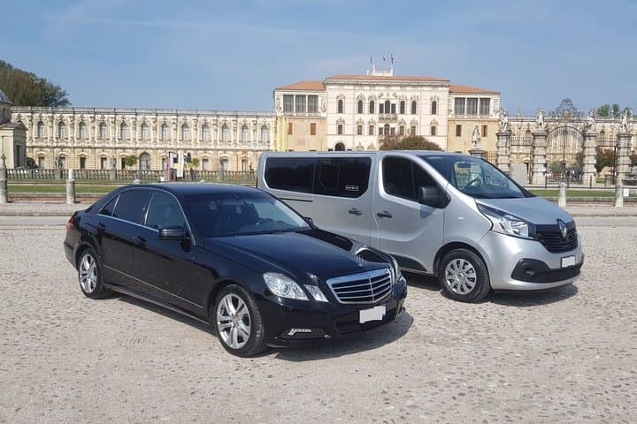 Keflavik Airport (KEF) to Hveragerdi - Round-Trip Private Transfer