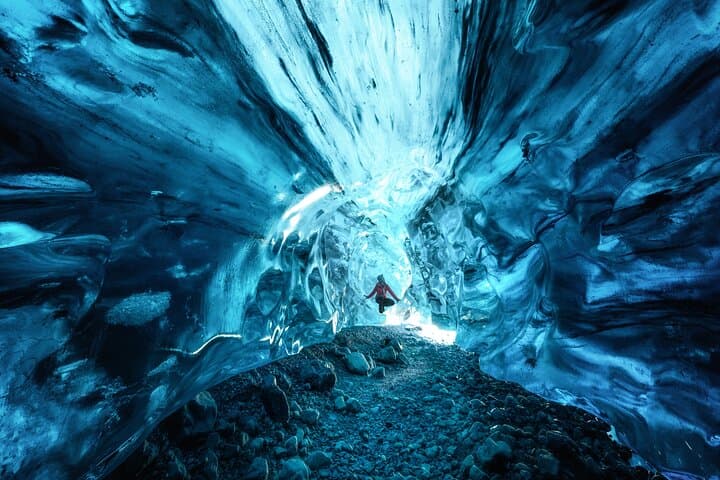 Glacier and Ice Cave Private Photoshoot - 15 Shot Photo Package