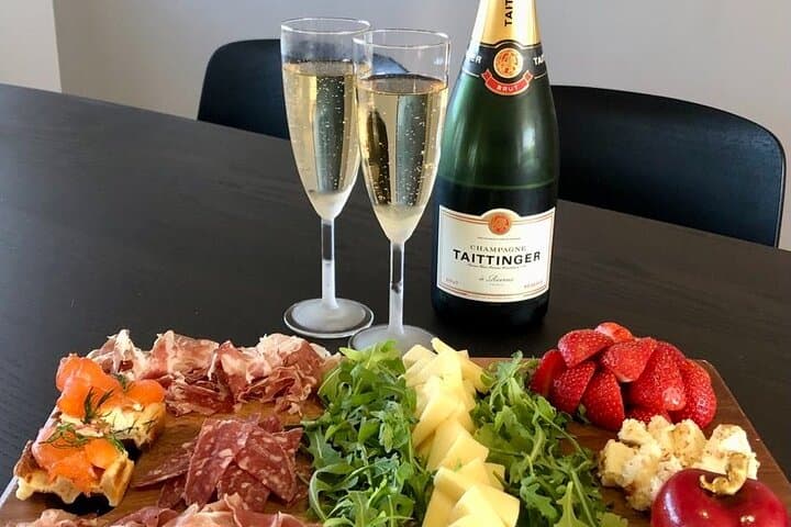 Luxury Icelandic Home-Cooked Meal Experience