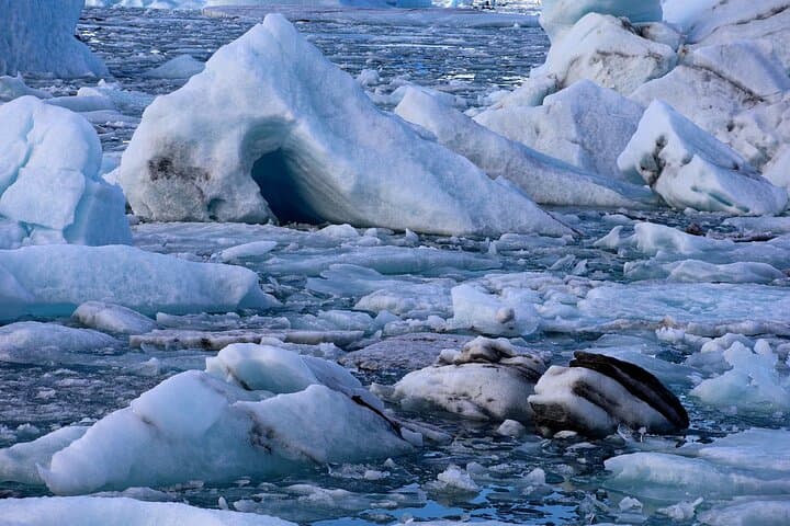 Roundtrip Transfer Jokulsarlon Glacier Lagoon and Hofn Airport