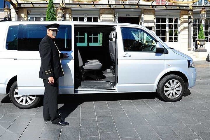 Private Transfer from Skarfabakki Port to Keflavik Airport (KEF)