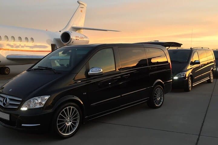 Private Transfer from Skarfabakki Port to Keflavik Airport (KEF)