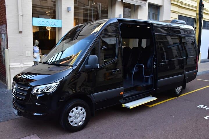 Private Transfer from Skarfabakki Port to Keflavik Airport (KEF)