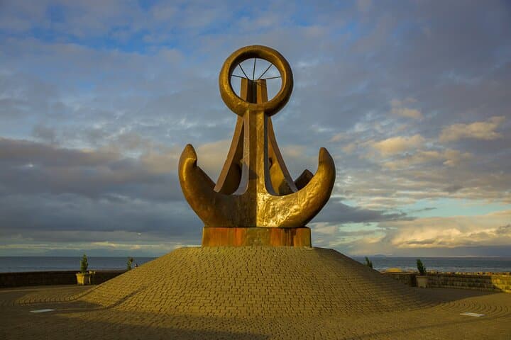 Keflavik Cultural & Coastal Stroll Private Walking Tour