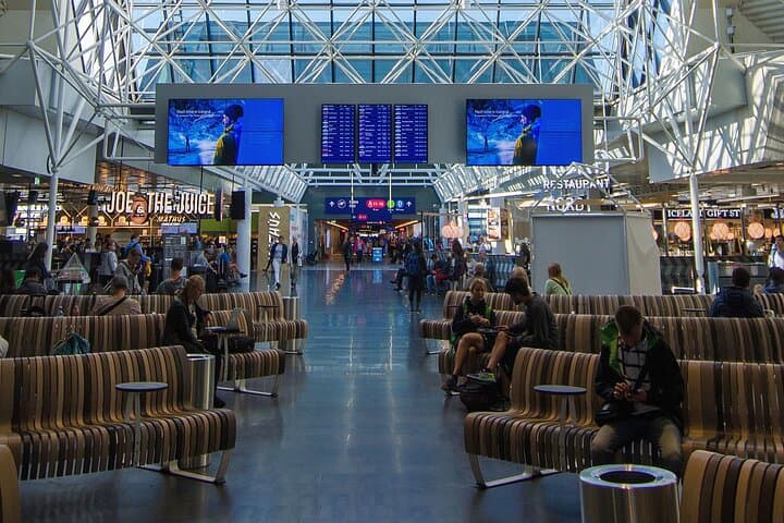 Keflavik to Reykjavik One-Way Private Transfer