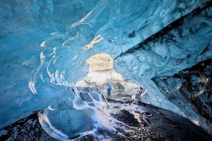 Jökulsárlón: Visit a Natural Blue Ice Cave