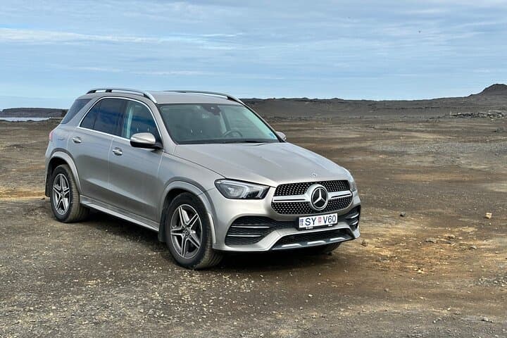 Reykjanes Explorer: Airport Transfer with Sightseeing Adventure