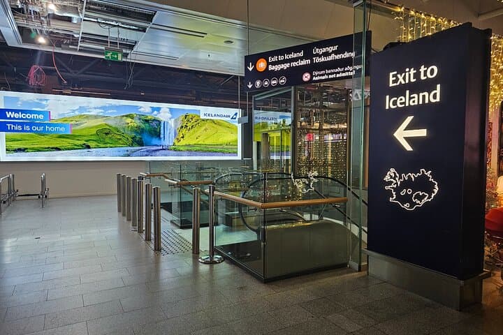 Golden Circle Private Tour with Faxafoss from Keflavik Airport