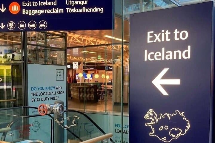Way to arrivals meeting zone