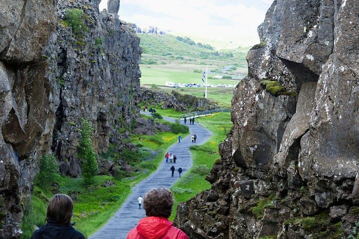 Golden Circle Private Tour with Faxafoss from Keflavik Airport