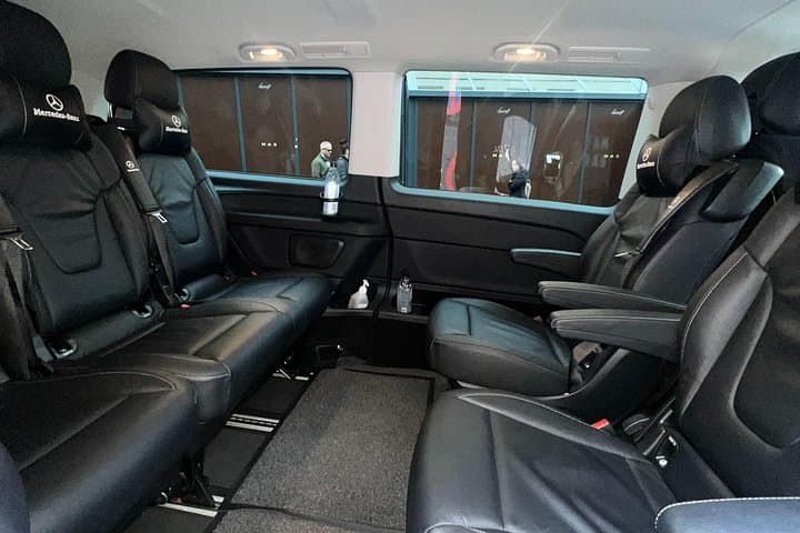 Keflavik Airport : Private Transfer TO/FROM Reykjavik