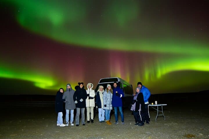 Northern Lights Tour: Cozy Night Adventure with Hot Chocolate