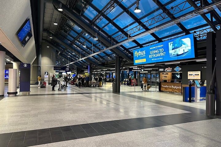 Private Airport Transfer from Reykjavík to Keflavík (KEF) Airport