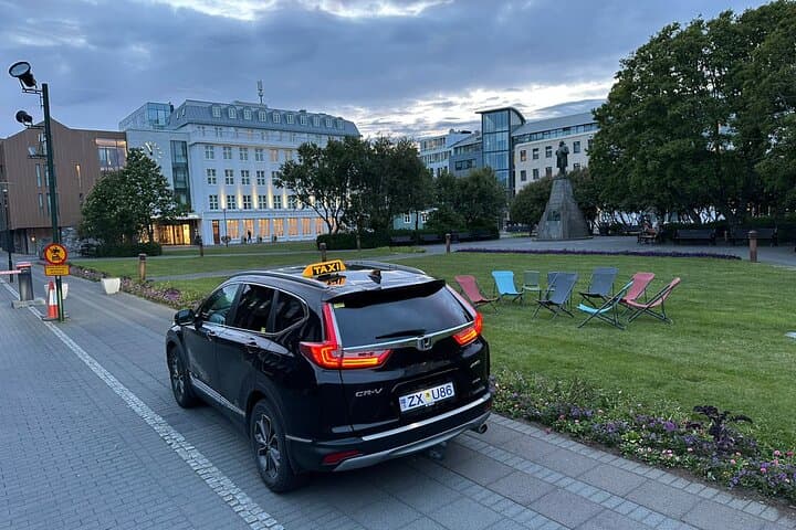Private Airport Transfer from Reykjavík to Keflavík (KEF) Airport