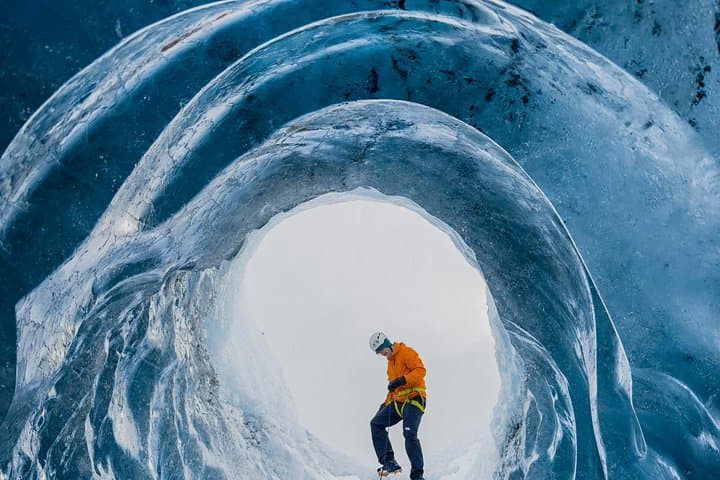 Glacier tunnel cave