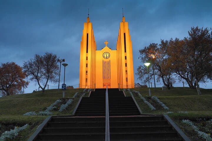 Seamless Transfer from Akureyri Airport to Your Stay