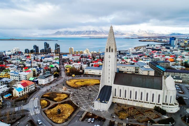 TOP Iceland : Private Guided Tour with your mobile