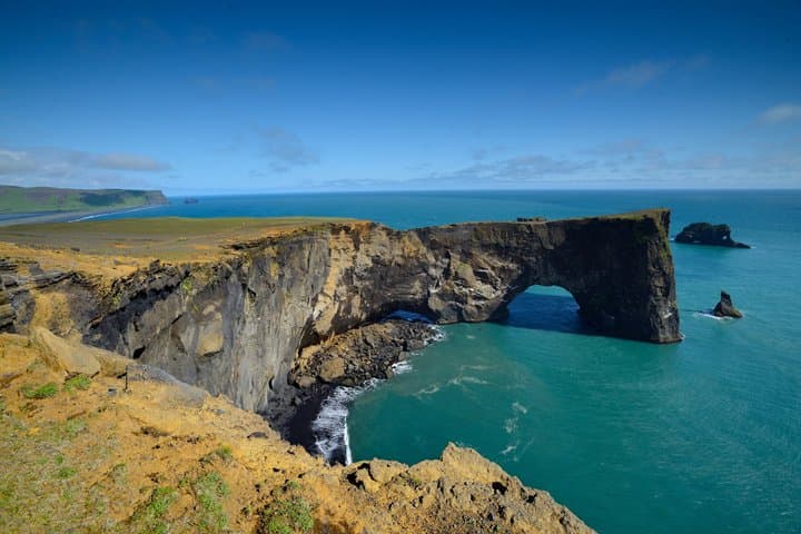 Reykjavik: Private South Coast Waterfalls, Beach and Glacier Tour