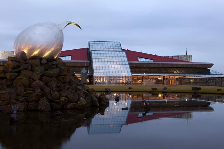 Private KEF Airport to Reykjavik with 3 hour Blue lagoon Stopover