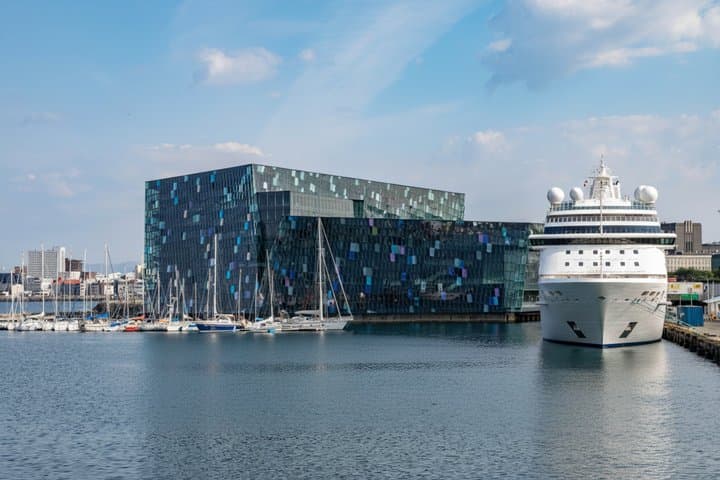 Keflavik Airport Transfer to or from Reykjavik