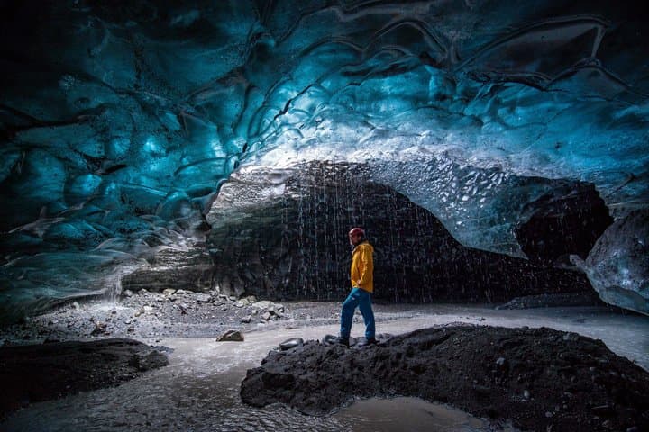Jökulsárlón: Visit a Natural Blue Ice Cave
