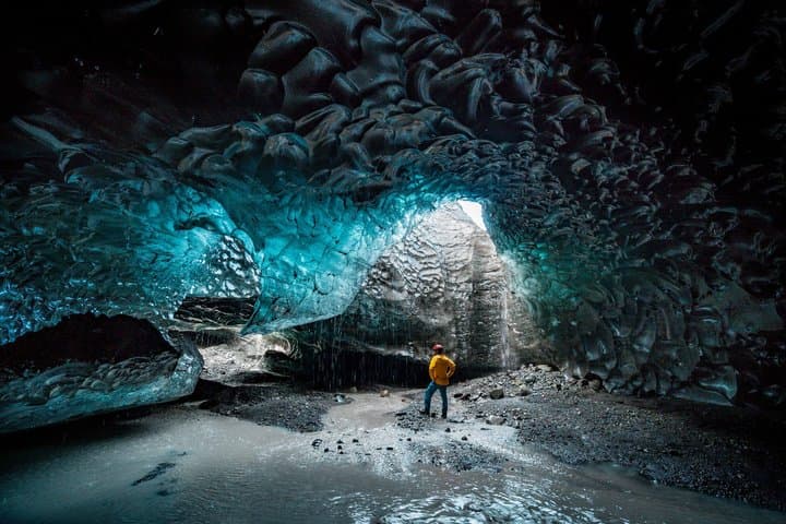 Jökulsárlón: Visit a Natural Blue Ice Cave
