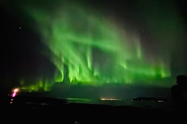 Reykjavik Small Group Northern Lights Hunt and Cocoa with Photos