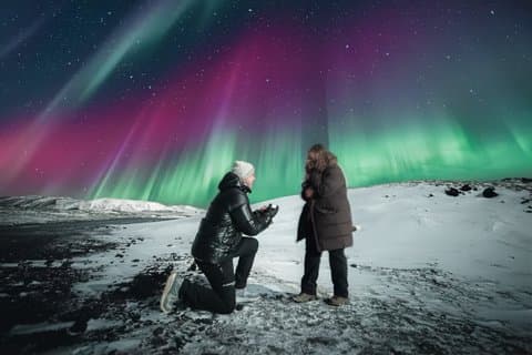 Reykjavik Northern Lights Tour with Professional Photographer