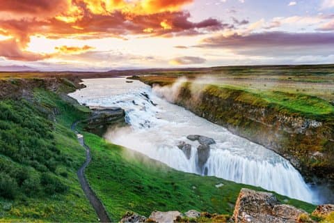 Private Golden Circle Day Tour with Instant Photo