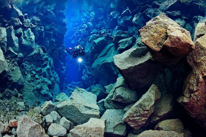 Silfra: Diving Between Tectonic Plates - Meet on Location