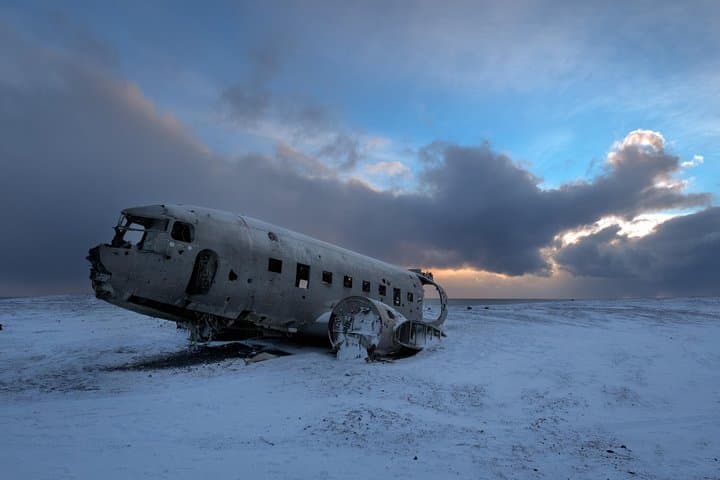 South Coast Highlights & DC-3 Plane Wreck Small-Group Tour