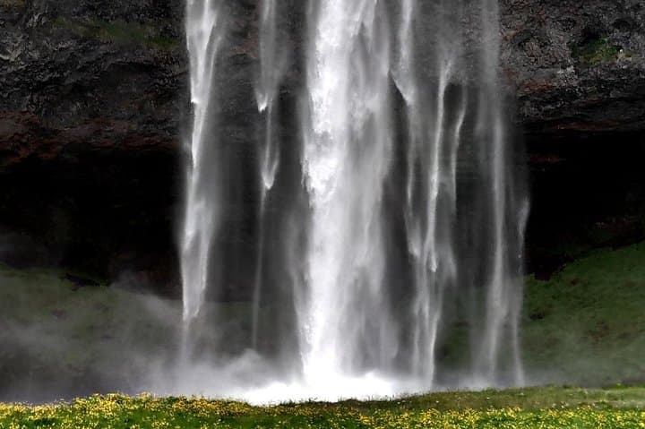 Seljalandsfoss - waterfall