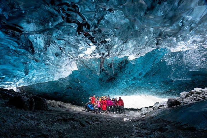 Group in the Sapphire cave (2019/2020)