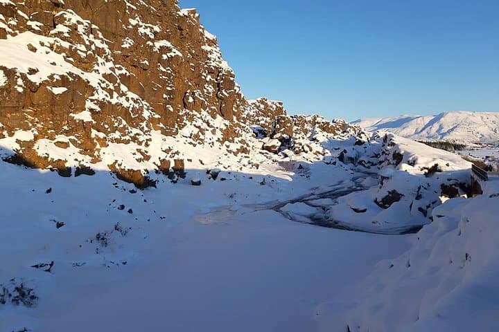 Glaciers and Aurora: Around Iceland in Winter