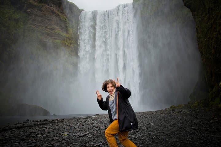 Private circuit to Iceland for 10 days.