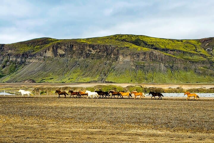 Landmannalaugar & Valley of Tears 4x4 Highlands Tour