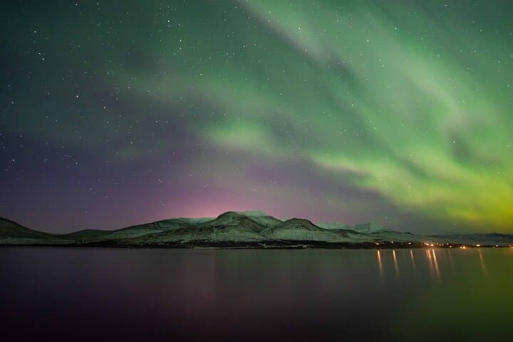 Private Northern Lights Tour - Sparkling wine & Choco Aurora Hunt