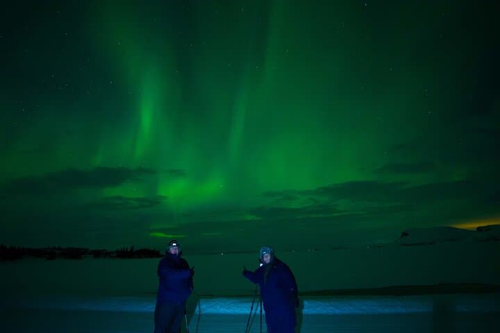 Private Northern Lights Tour - Sparkling wine & Choco Aurora Hunt