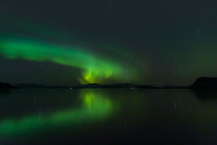 Private Northern Lights Tour - Sparkling wine & Choco Aurora Hunt