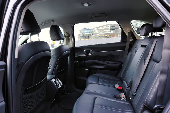 Luxury Private Transfer from Keflavik Airport to Reykjavik