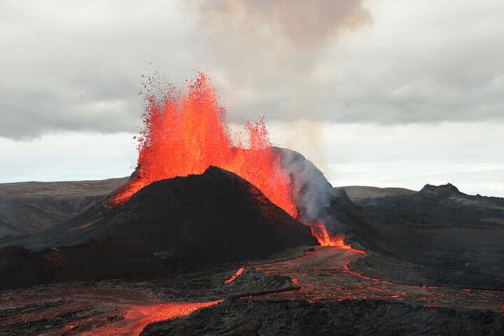 Small Group Private Volcano Hike with Lunch (1-7pax)