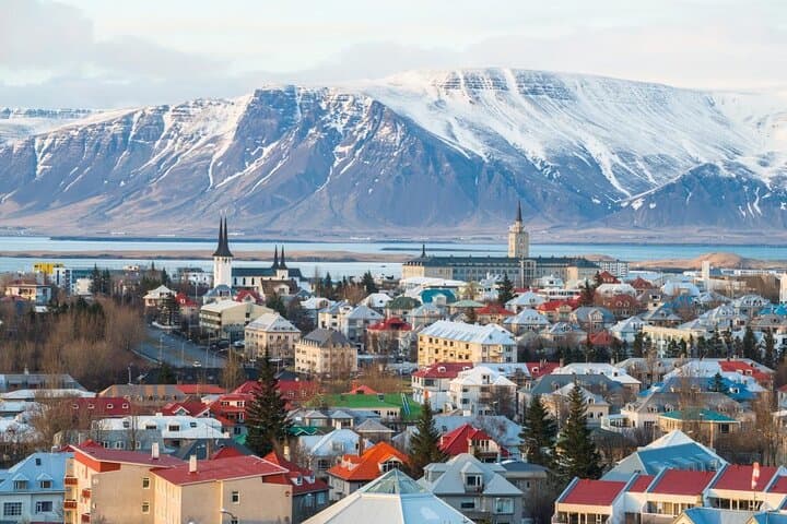 Airport Transfer (One way) between Keflavik and Reykjavik