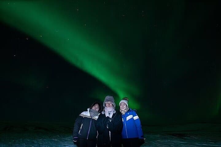 Small Bus Northern Lights Tour from Reykjavik at 9:30 pm