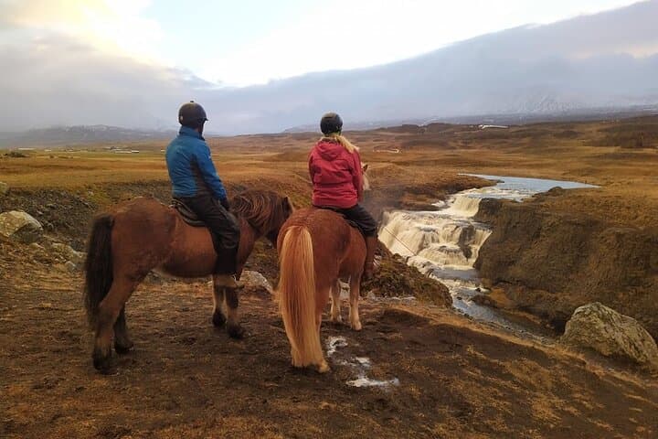 Short Riding Tour with Eye-Catching Photos at Waterfall