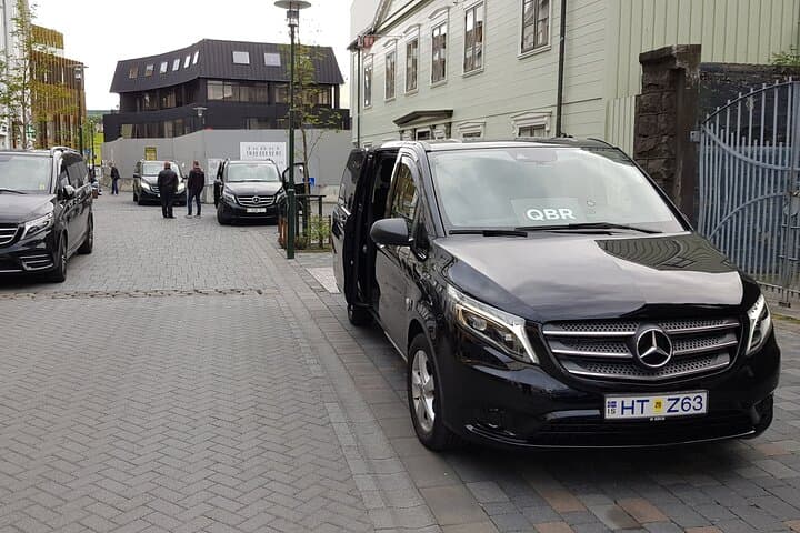 Private Transfer from Reykjavik to Keflavik International Airport