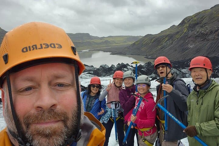 Iceland 2-Day Tour: Golden Circle, South Coast & Northern Lights