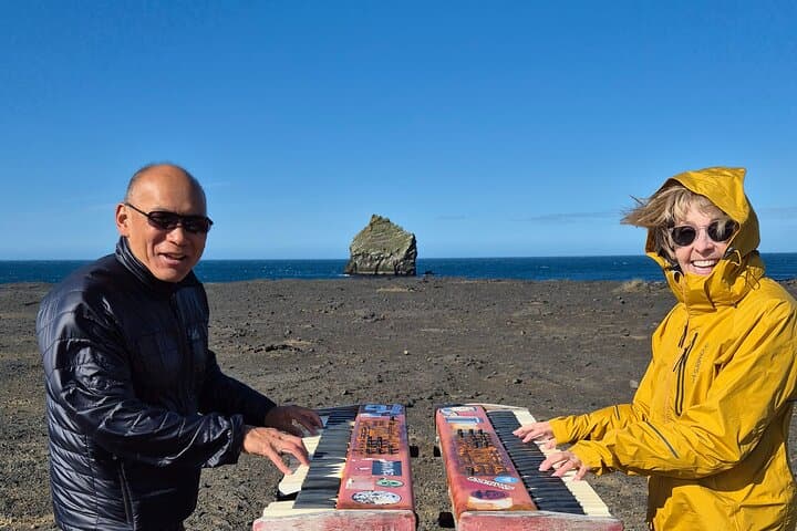 Explore Reykjanes Peninsula: Private Tour with Airport Transfer