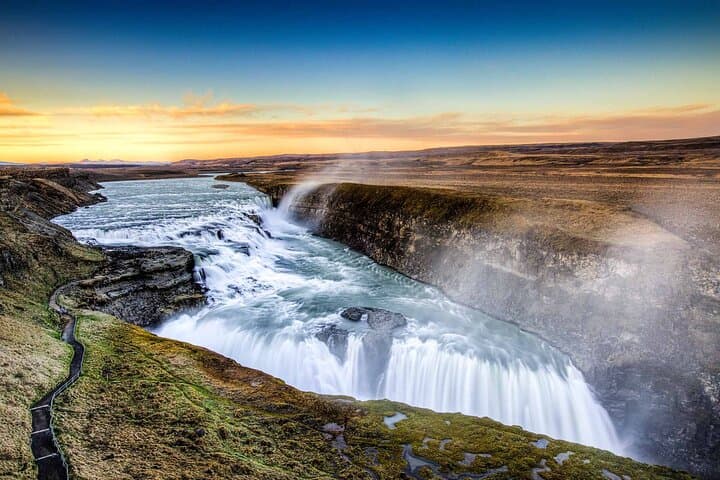 Golden Circle with 6 stops and Northern Lights Private Tour